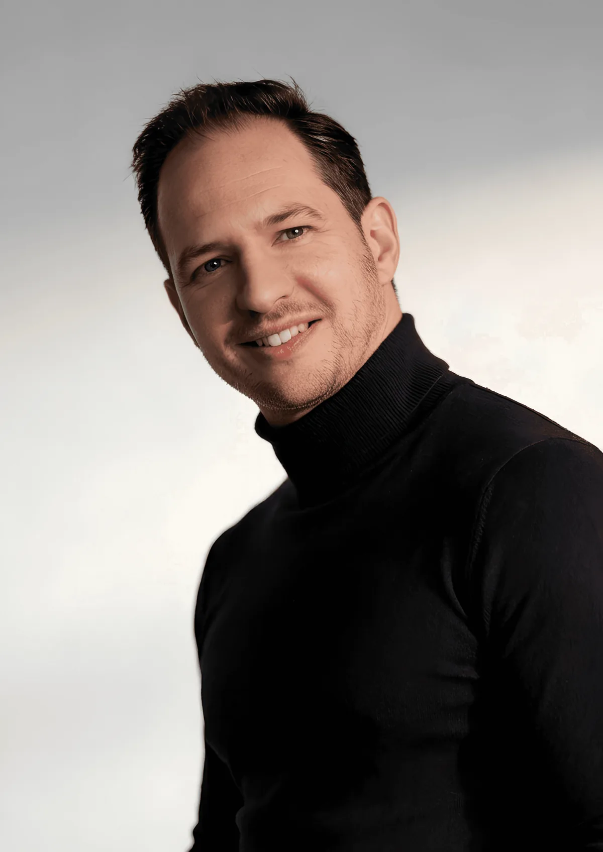 Portrait of Danny Meijer in a black turtleneck